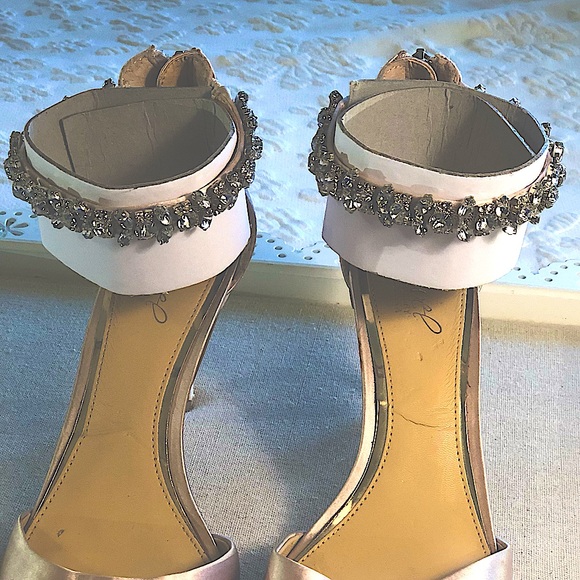 Badgley Mischka Raleigh Jeweled Satin High Heels. Woman’s Size 10 - Picture 13 of 15